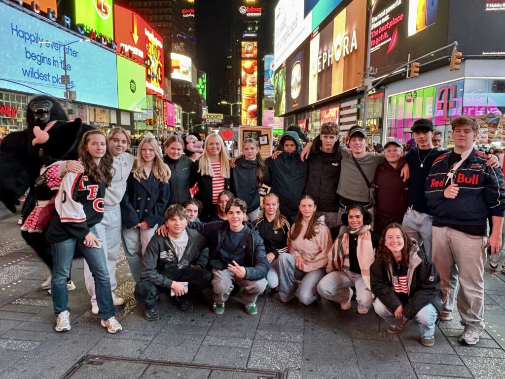Die Gruppe bei Nacht unterwegs