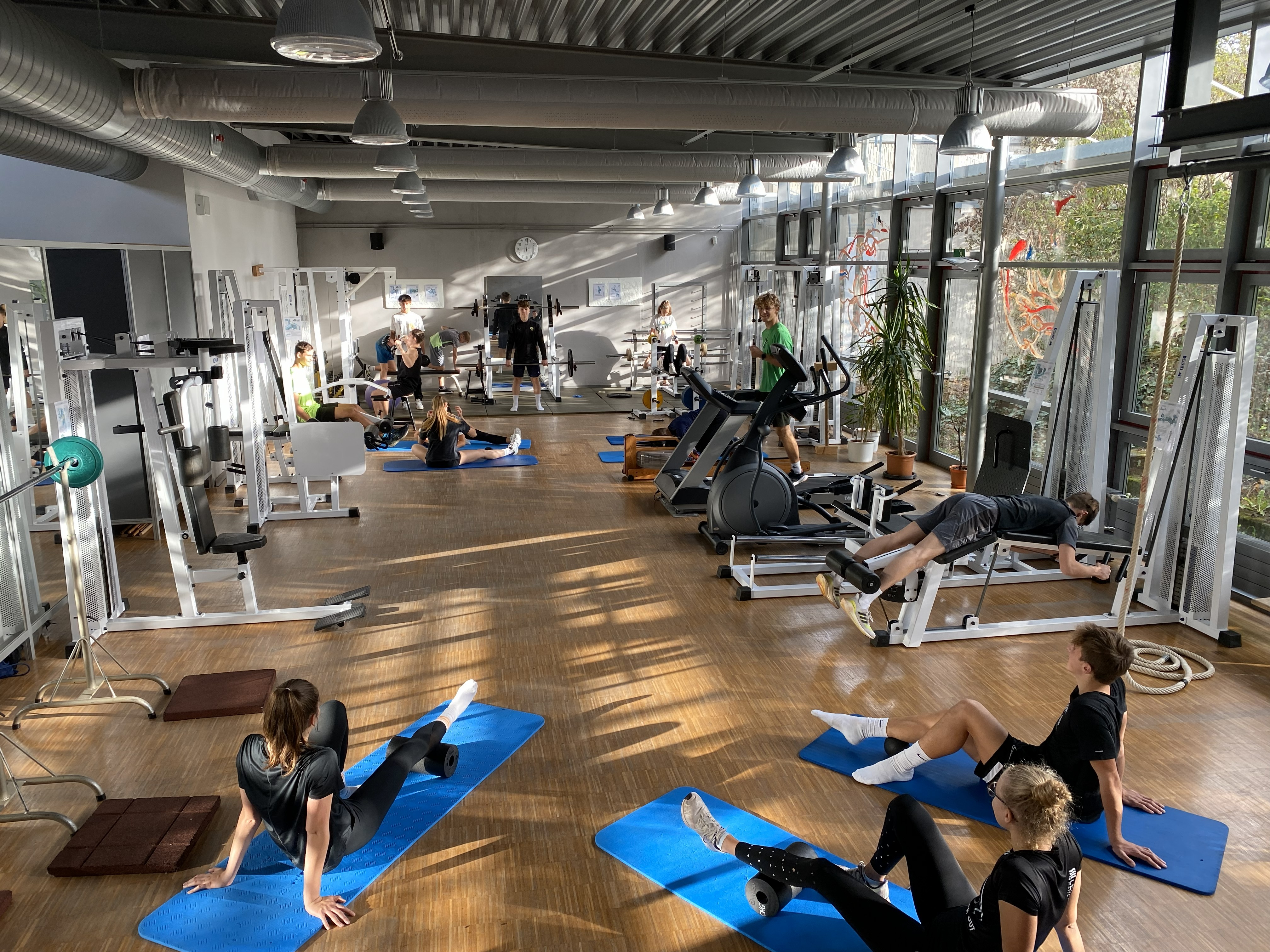 Schüler im Kraftraum